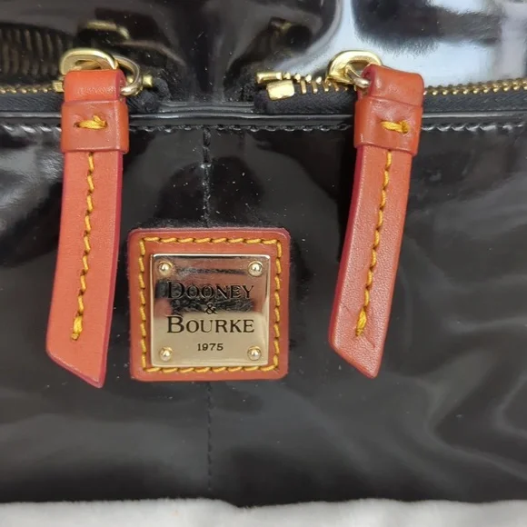 AUTHENTIC DOONEY & BOURKE PATENT LEATHER PURSE. EXCELLENT CONDITION